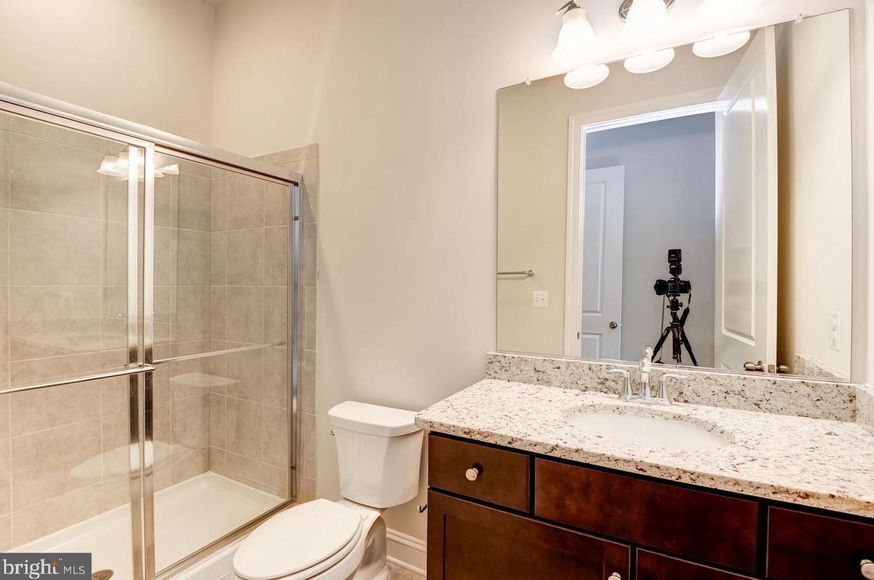 6820 Maple Knoll Dr, Gaithersburg MD  20882 exterior