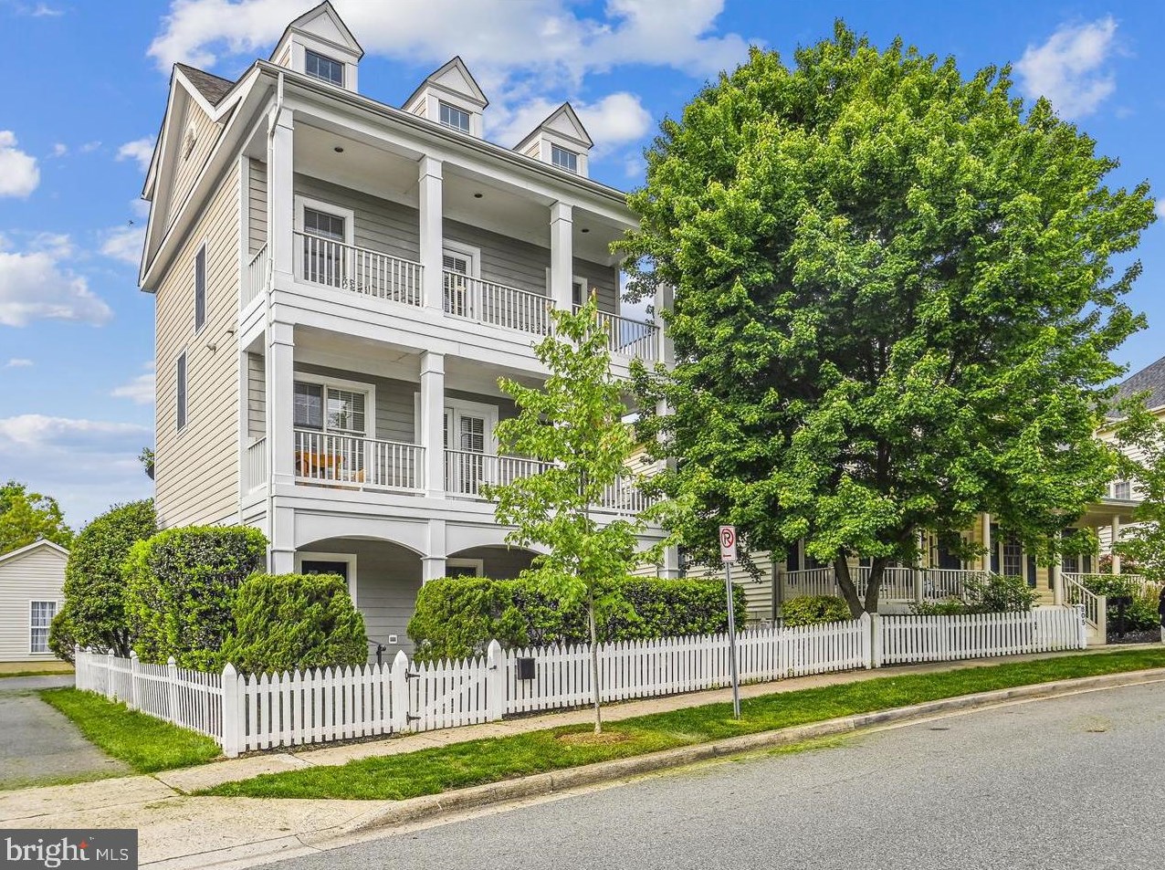 809 Gatestone St, Gaithersburg MD  20878-2183 exterior