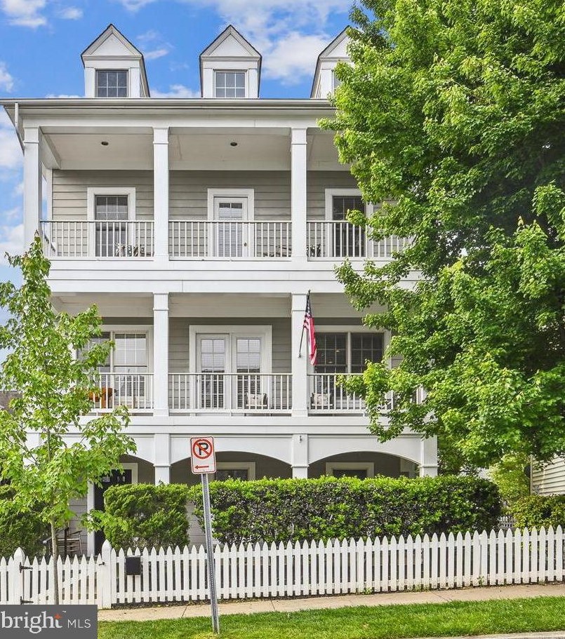 809 Gatestone St, Gaithersburg MD  20878-2183 exterior
