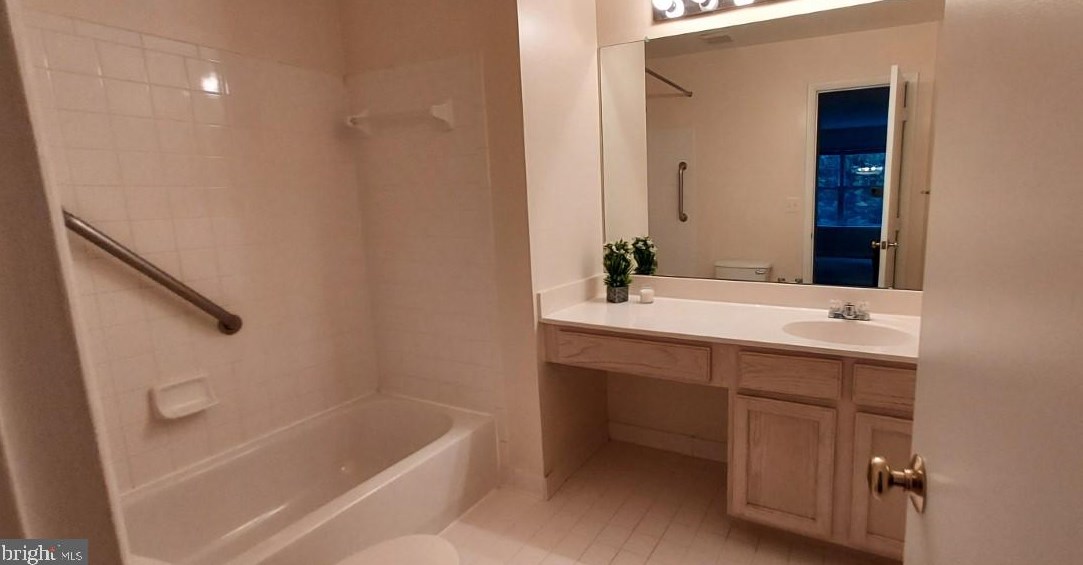 18076 Royal Bonnet Cir, Gaithersburg MD  20886-0444 exterior