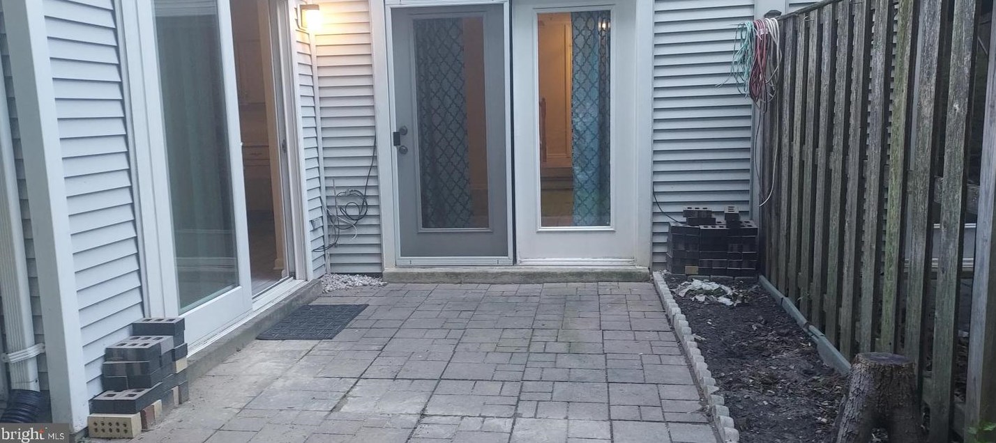 18076 Royal Bonnet Cir, Gaithersburg MD  20886-0444 exterior