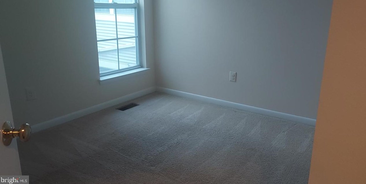 18076 Royal Bonnet Cir, Gaithersburg MD  20886-0444 exterior