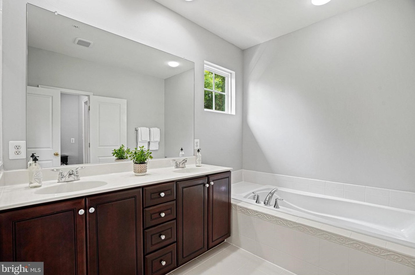 13222 Windsong Ln, Clarksburg MD 20871-5301 exterior