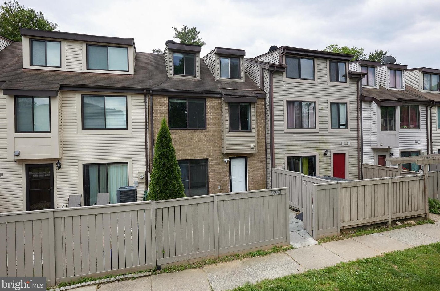 9853 Brookridge Ct, Gaithersburg MD  20886-1109 exterior