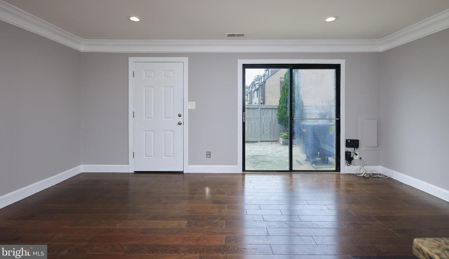 9853 Brookridge Ct, Gaithersburg MD  20886-1109 exterior