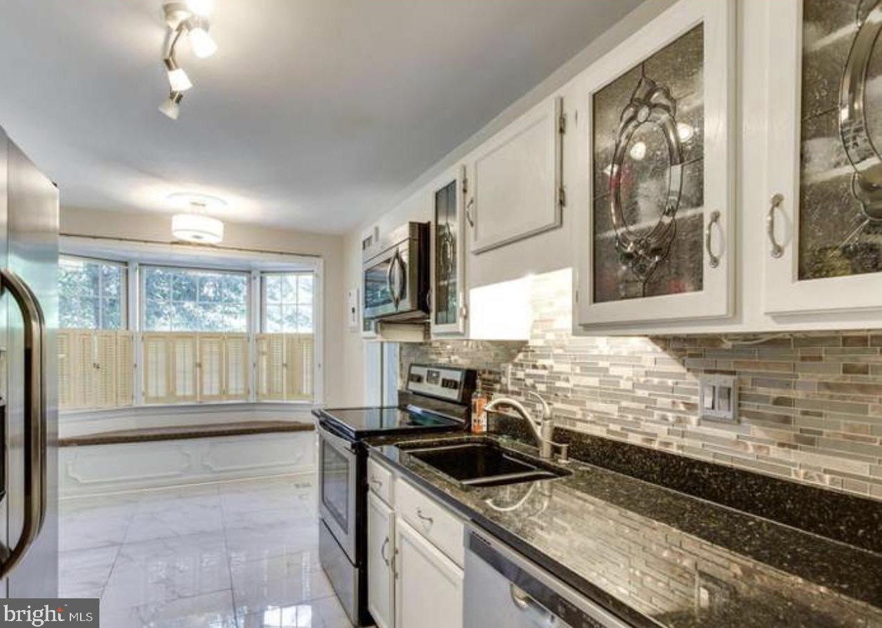 19746 Greenside Ter, Gaithersburg MD  20886-1903 exterior