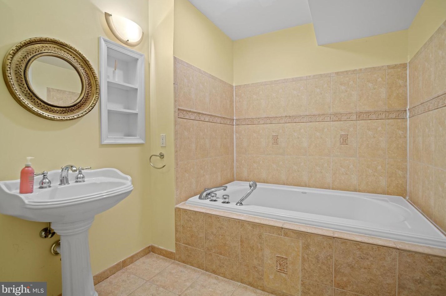 12104 Damson Dr, Gaithersburg MD  20878-3335 exterior