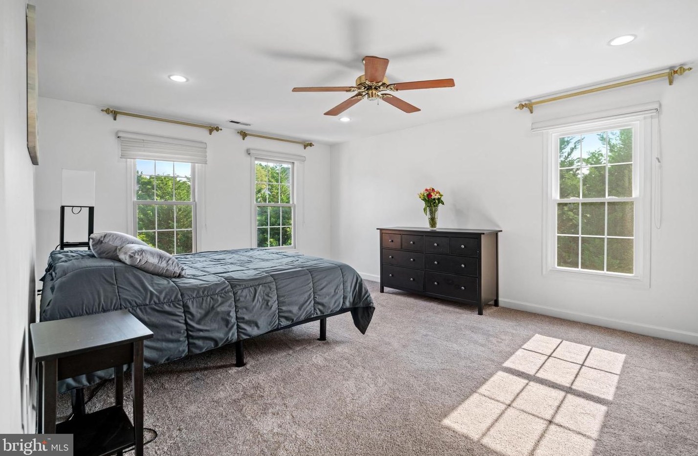 12104 Damson Dr, Gaithersburg MD  20878-3335 exterior