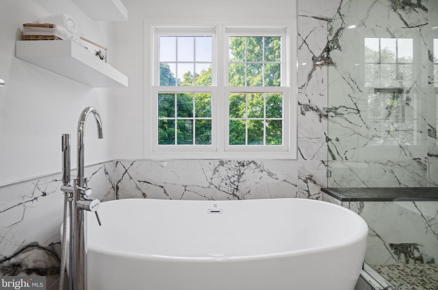 12104 Damson Dr, Gaithersburg MD  20878-3335 exterior