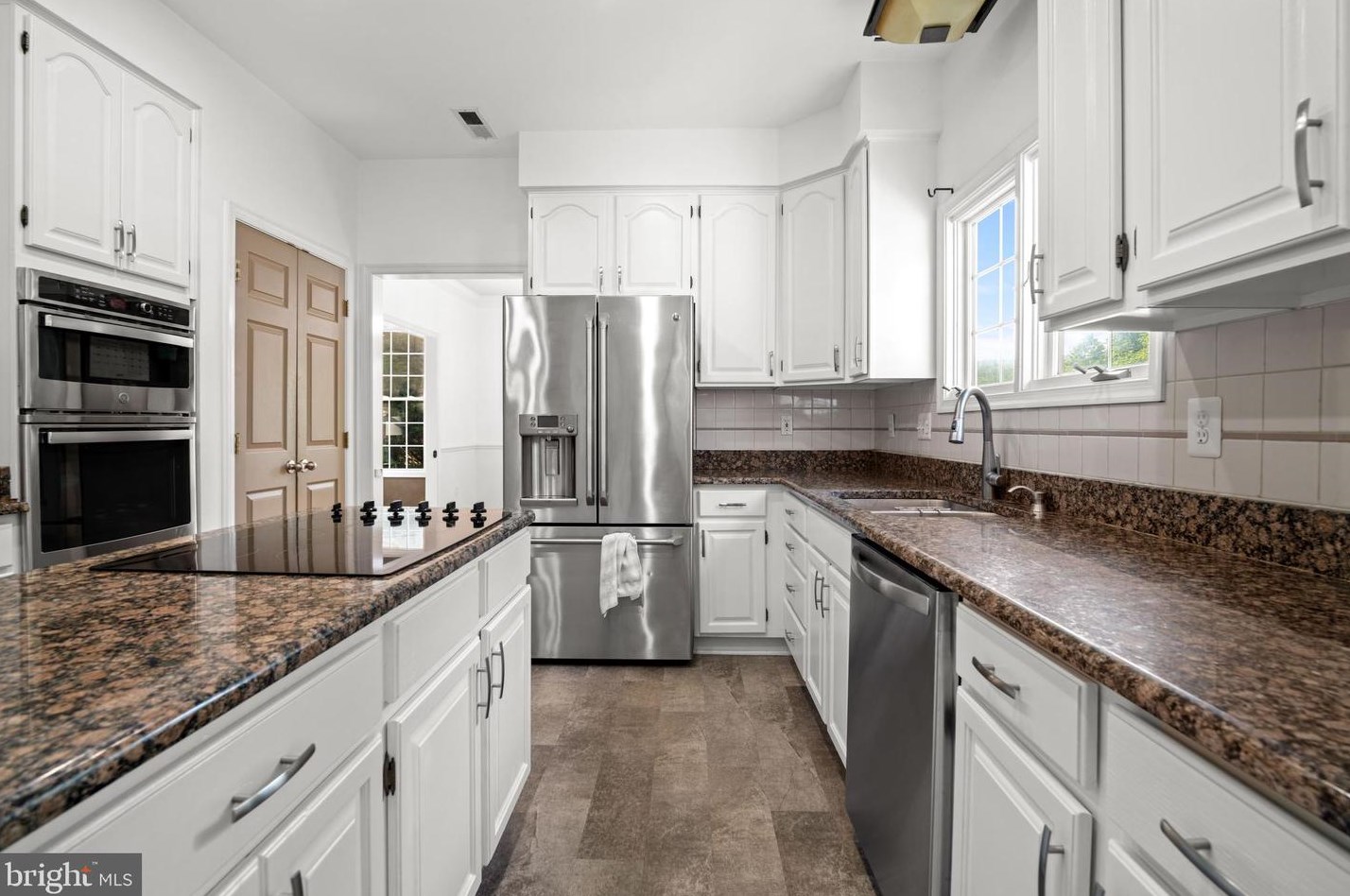 12104 Damson Dr, Gaithersburg MD  20878-3335 exterior