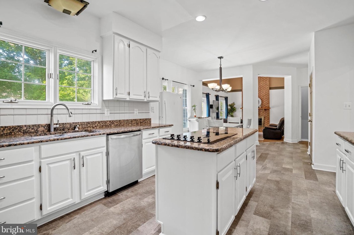 12104 Damson Dr, Gaithersburg MD  20878-3335 exterior