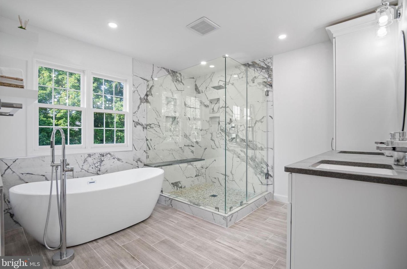 12104 Damson Dr, Gaithersburg MD  20878-3335 exterior