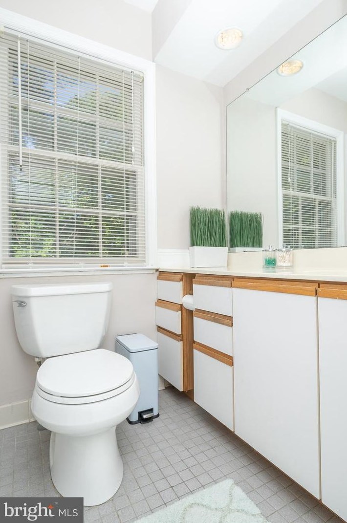 20505 Highland Hall Dr, Gaithersburg MD  20886-4047 exterior