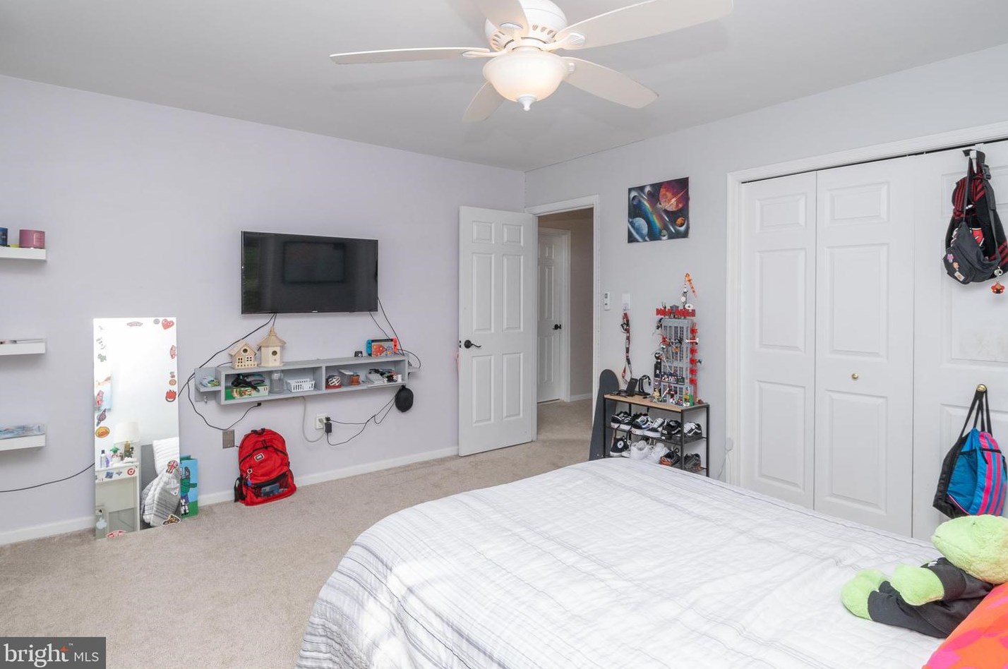 20505 Highland Hall Dr, Gaithersburg MD  20886-4047 exterior