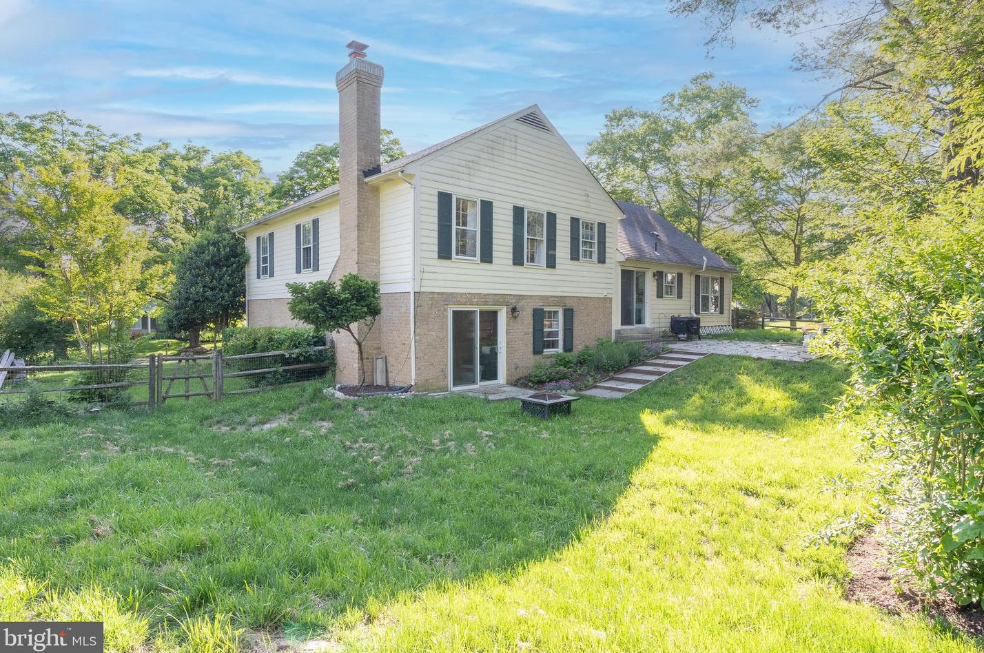 20505 Highland Hall Dr, Gaithersburg MD  20886-4047 exterior