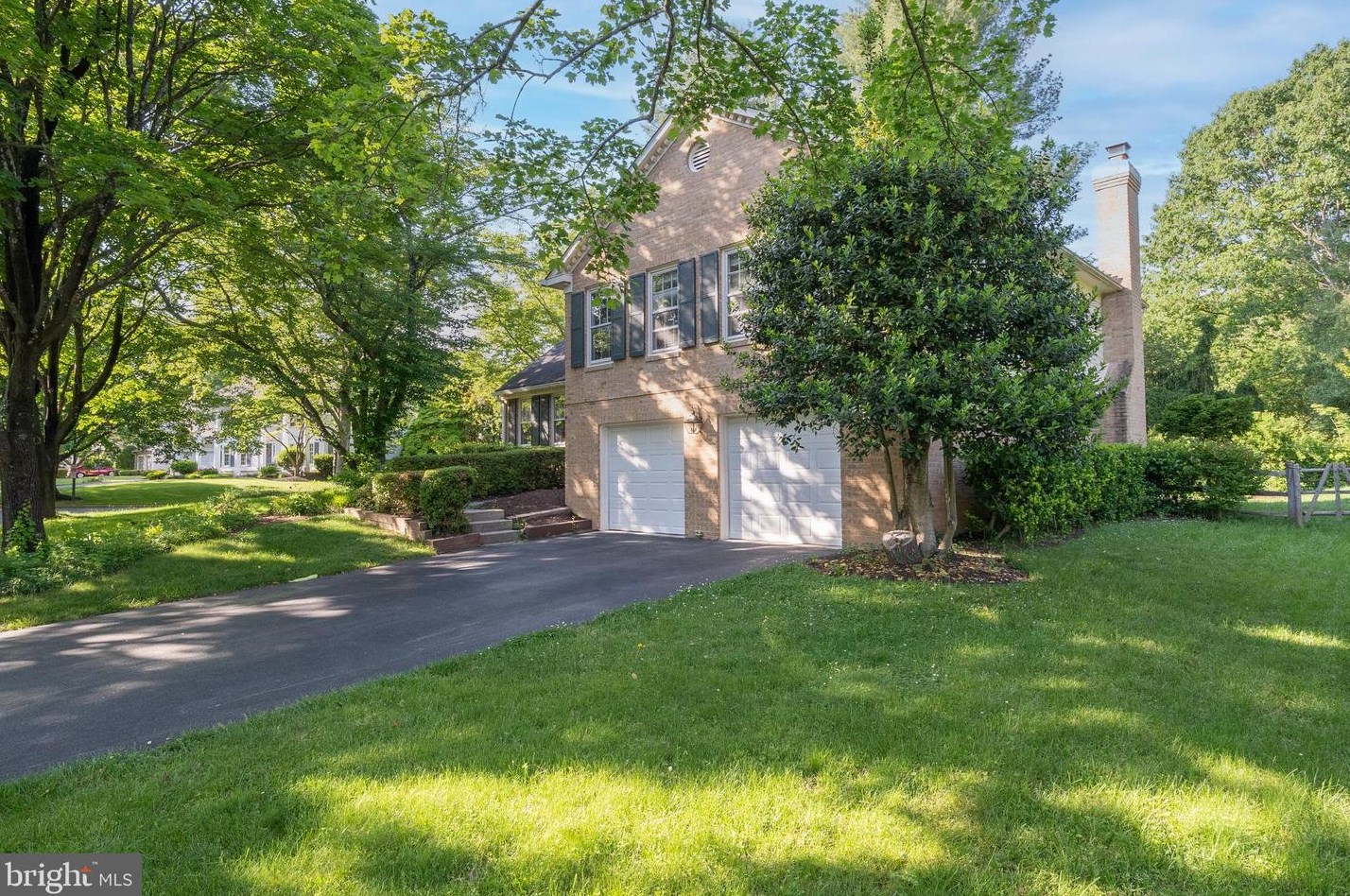 20505 Highland Hall Dr, Gaithersburg MD  20886-4047 exterior