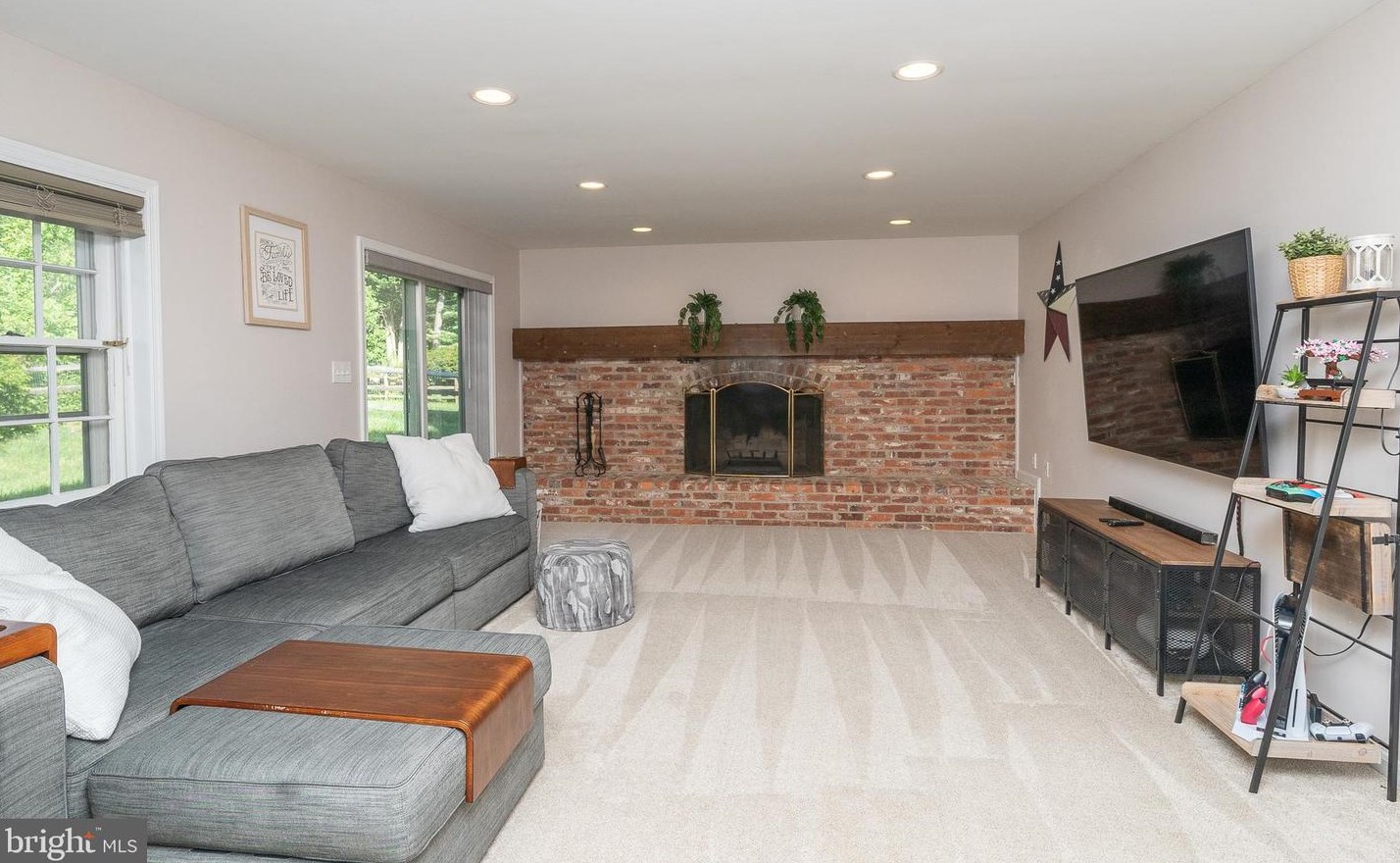 20505 Highland Hall Dr, Gaithersburg MD  20886-4047 exterior