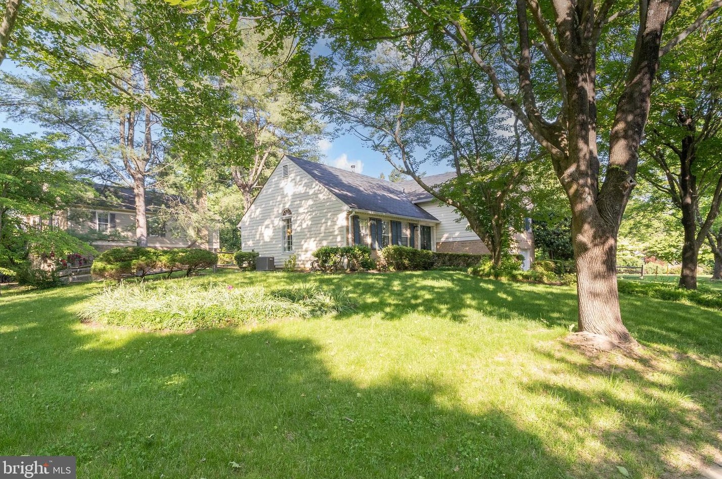 20505 Highland Hall Dr, Gaithersburg MD  20886-4047 exterior