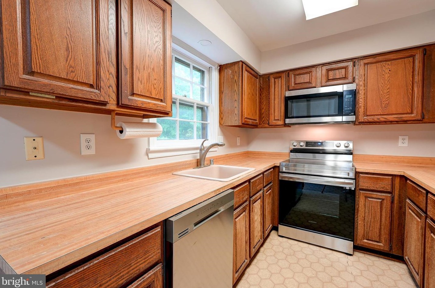 917 Wild Forest Dr, Gaithersburg MD  20879-3209 exterior