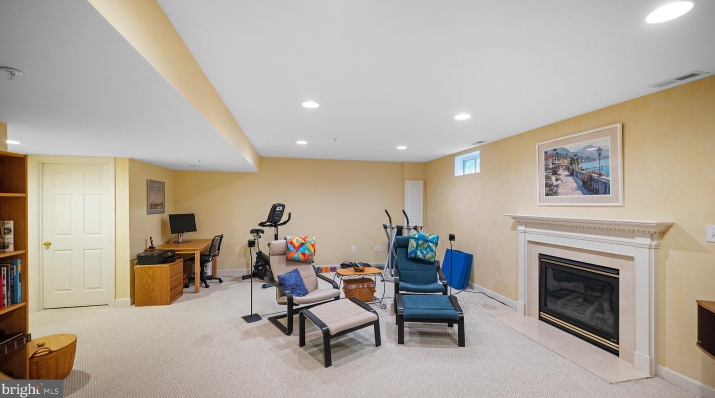 12873 Murphy Grove Ter, Clarksburg MD 20871-4318 exterior