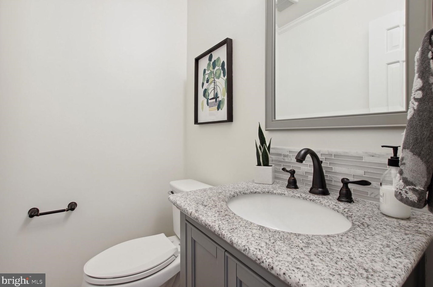 21600 Glendalough Rd, Gaithersburg MD 20882-4864 exterior