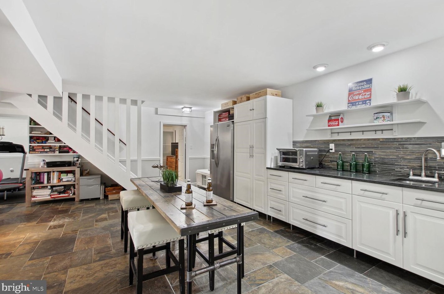 21600 Glendalough Rd, Gaithersburg MD 20882-4864 exterior