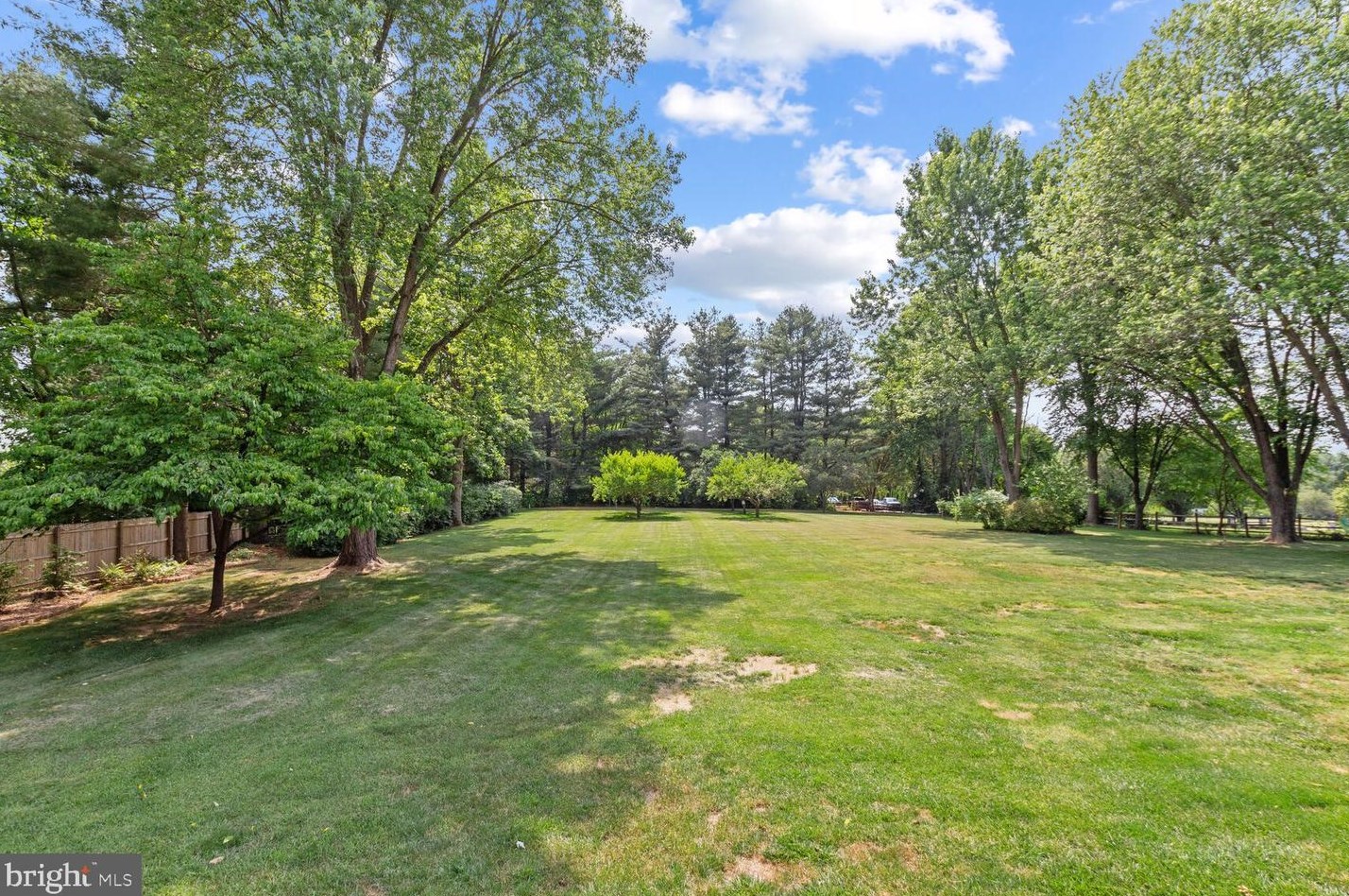 21600 Glendalough Rd, Gaithersburg MD 20882-4864 exterior