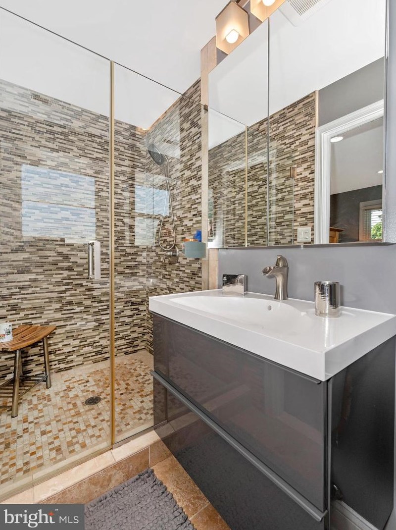 100 Spring St, Gaithersburg MD  20877-1922 exterior