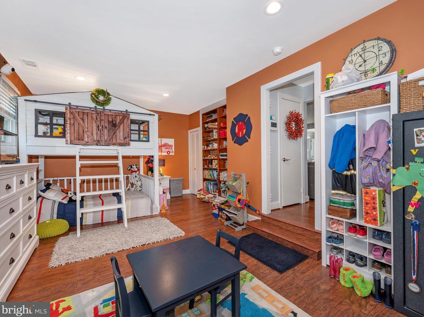 100 Spring St, Gaithersburg MD  20877-1922 exterior