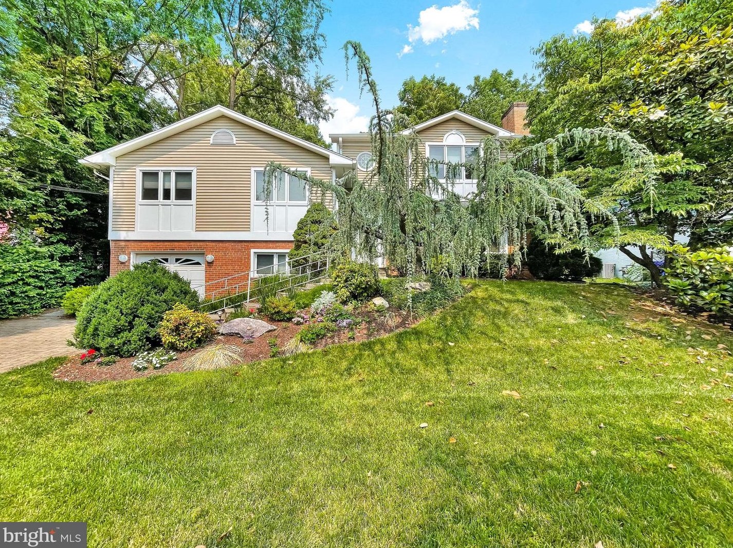 7709 Holiday Ter, Bethesda MD  20817-6615 exterior