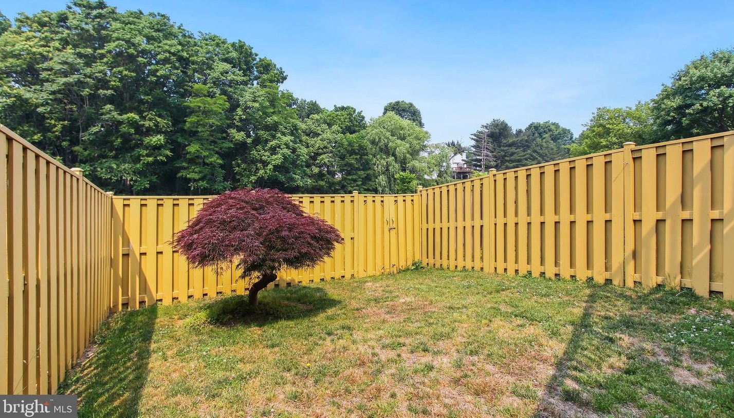 9551 White Pillar Ter, Gaithersburg MD  20882-2815 exterior