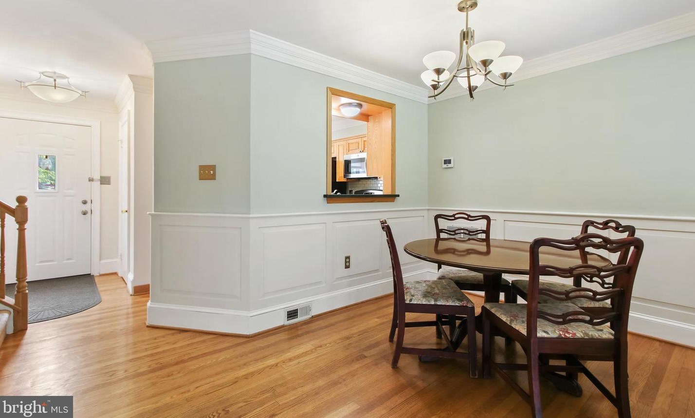 9551 White Pillar Ter, Gaithersburg MD  20882-2815 exterior