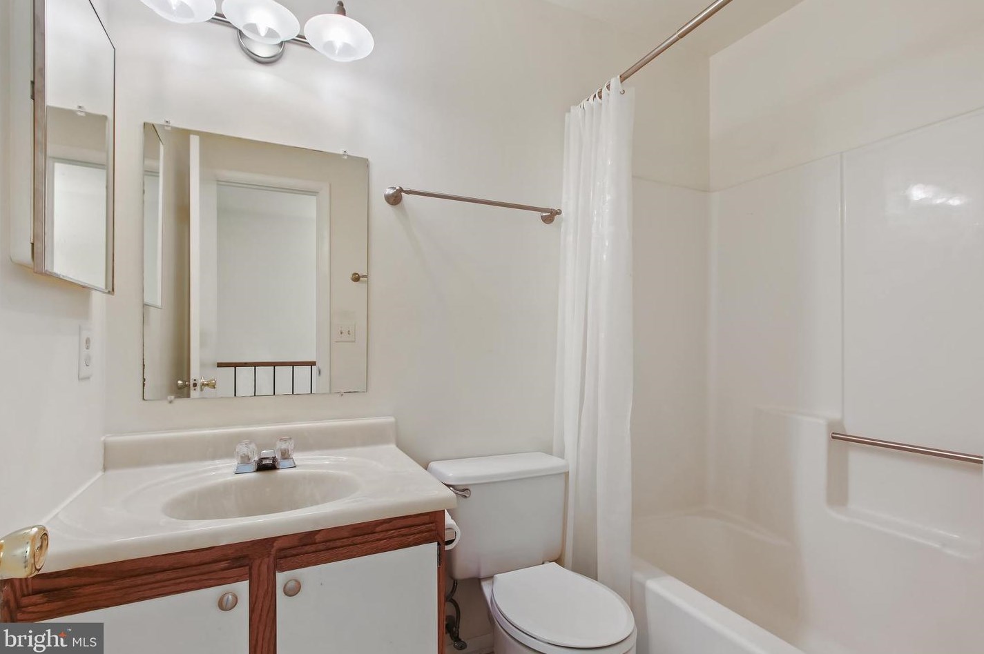 9551 White Pillar Ter, Gaithersburg MD  20882-2815 exterior