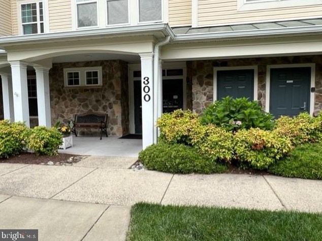 300 High Gables Dr, Gaithersburg MD 20878-7427 exterior