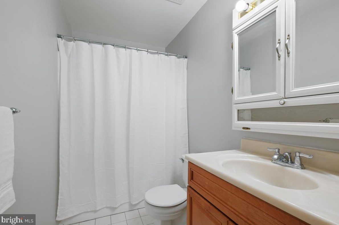 8404 Tea Rose Dr, Gaithersburg MD  20879-4651 exterior