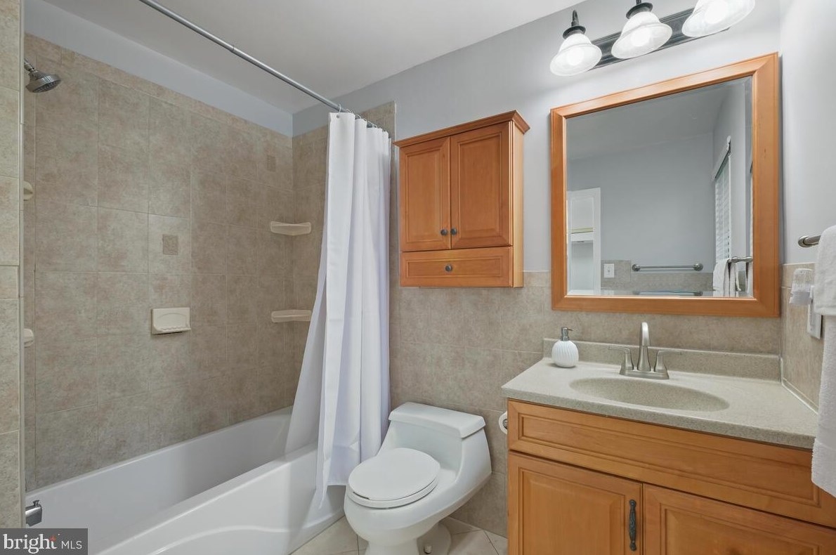 8404 Tea Rose Dr, Gaithersburg MD  20879-4651 exterior