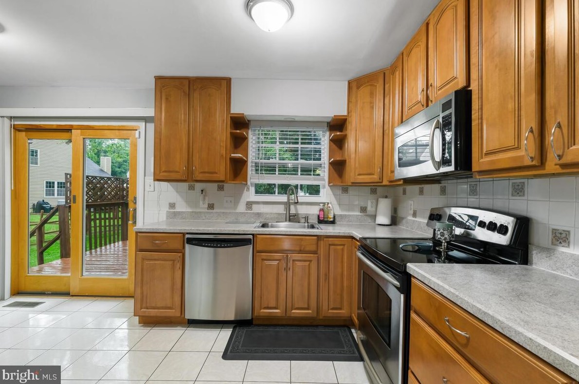 8404 Tea Rose Dr, Gaithersburg MD  20879-4651 exterior