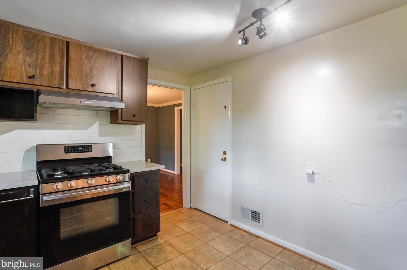 18929 Diary Rd, Gaithersburg MD 20886-3136 exterior