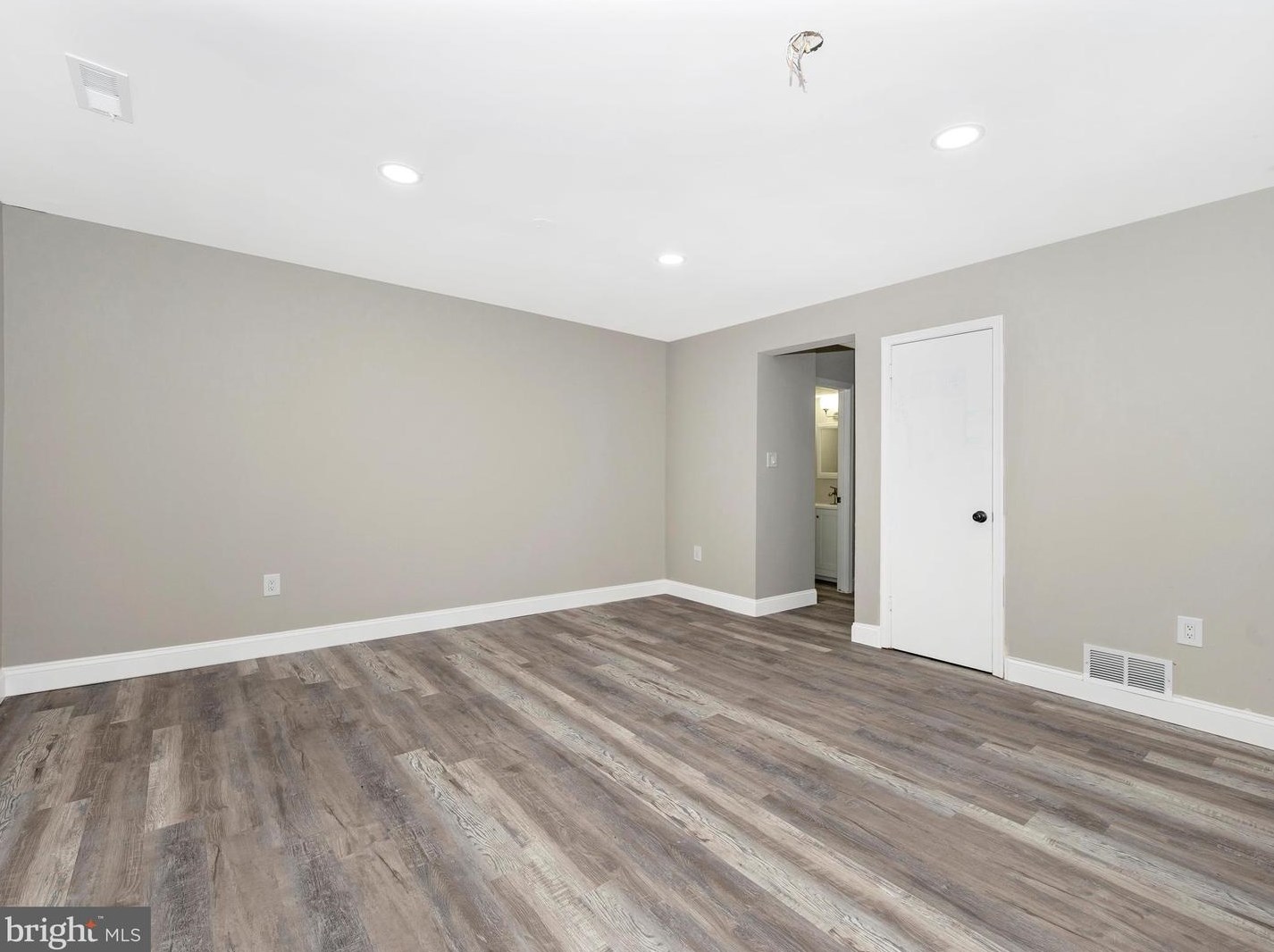 18601 Nuthatcher Ln, Gaithersburg MD  20879-1707 exterior