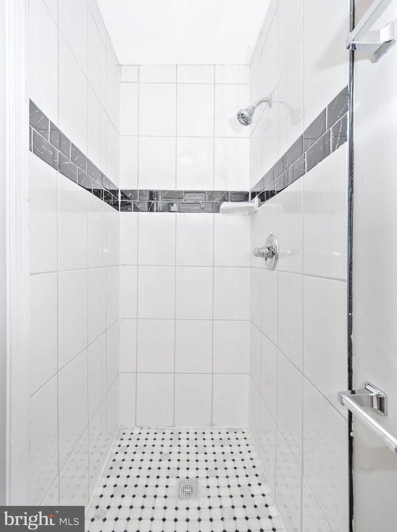 18601 Nuthatcher Ln, Gaithersburg MD  20879-1707 exterior