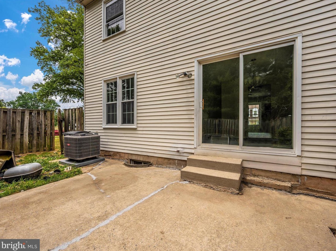 18601 Nuthatcher Ln, Gaithersburg MD  20879-1707 exterior