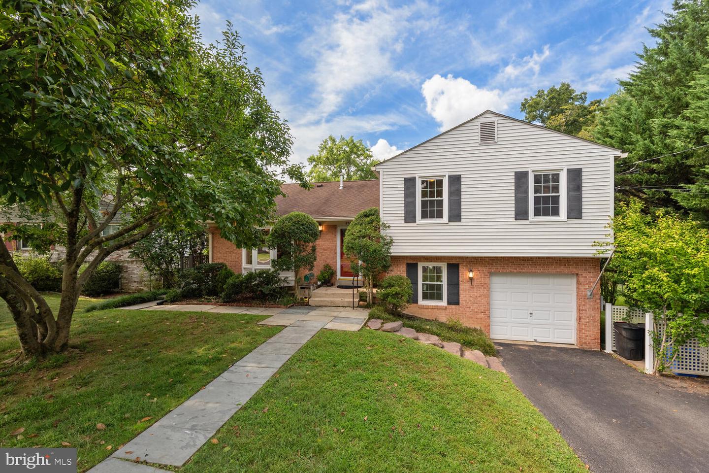 8706 Liberty Ln, Potomac, MD 20854 MLS MDMC2104664 Coldwell Banker