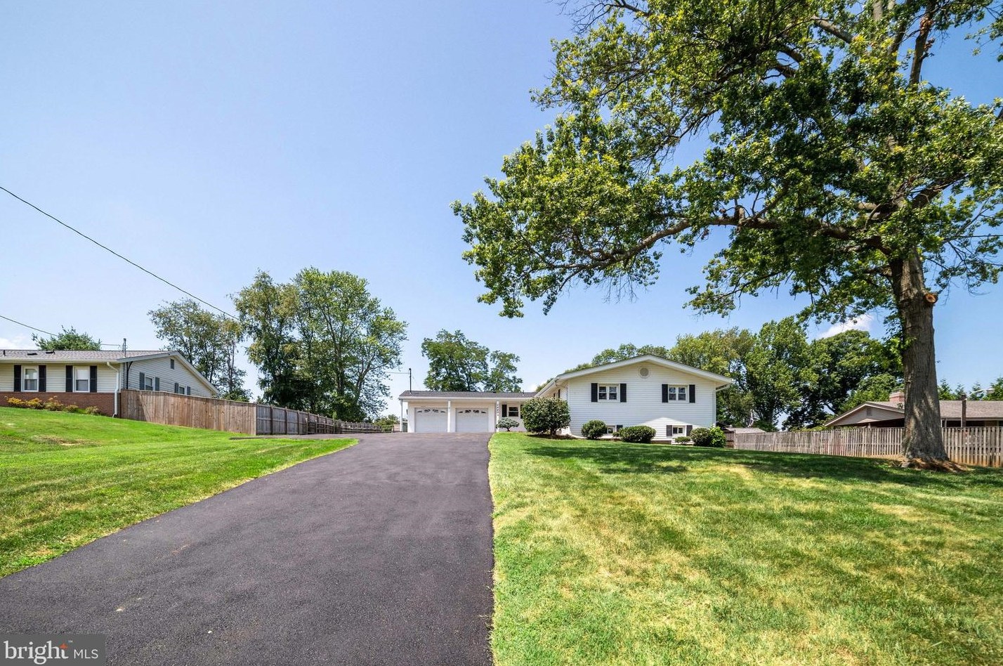 24404 Welsh Rd, Gaithersburg MD  20882-3934 exterior