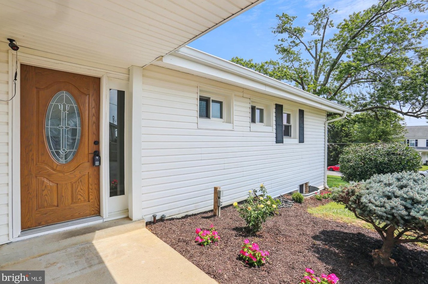 24404 Welsh Rd, Gaithersburg MD  20882-3934 exterior