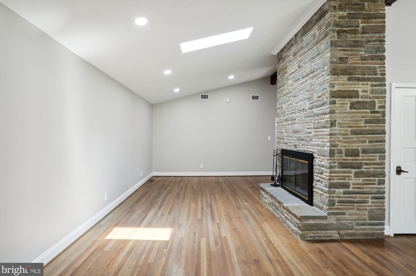 24404 Welsh Rd, Gaithersburg MD  20882-3934 exterior