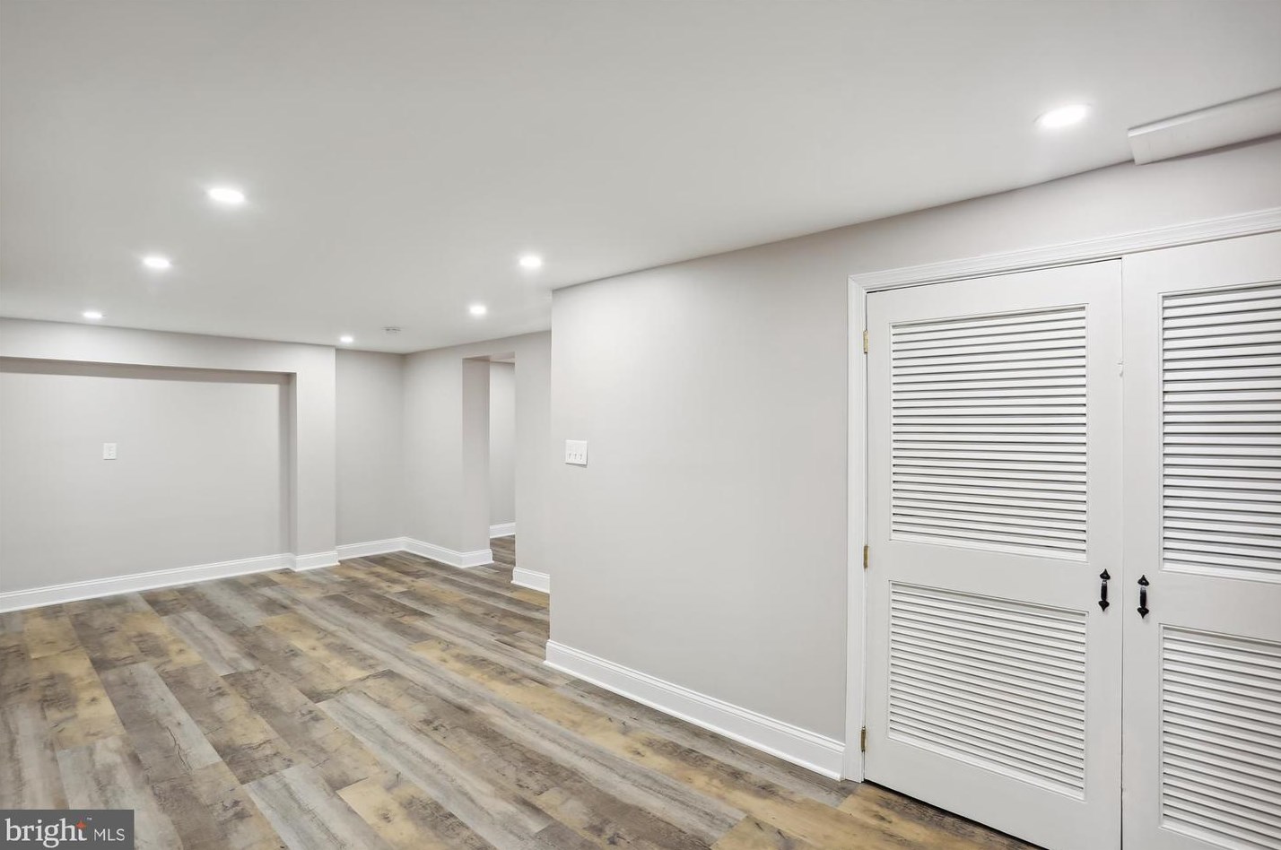 24404 Welsh Rd, Gaithersburg MD  20882-3934 exterior