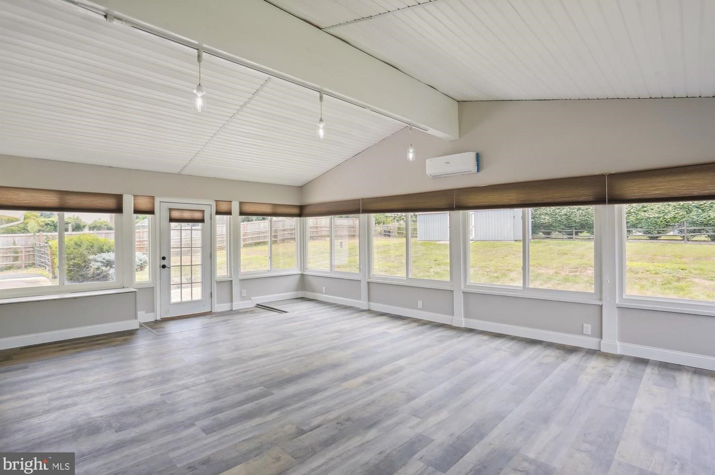 24404 Welsh Rd, Gaithersburg MD  20882-3934 exterior