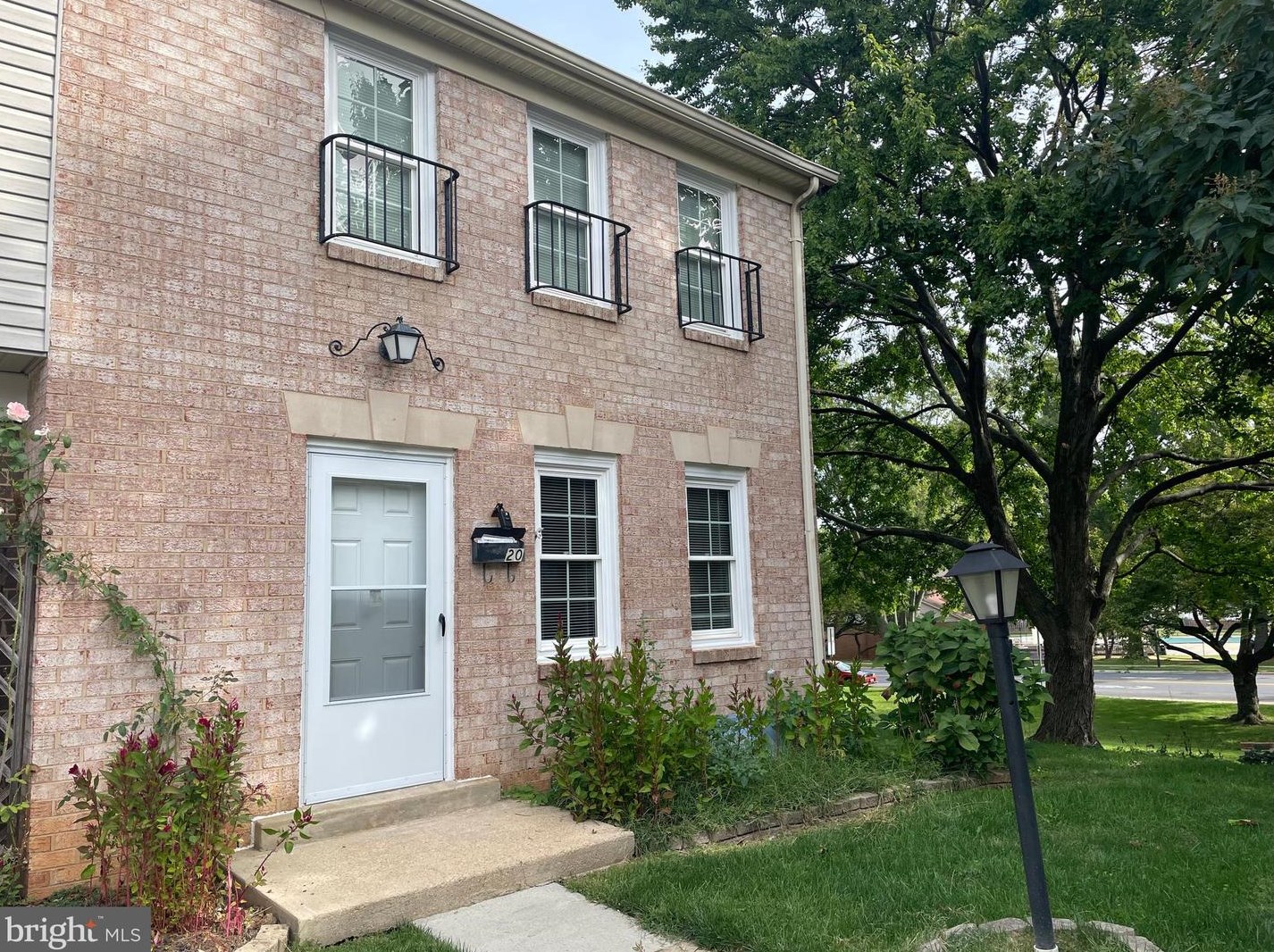 20 County Ct, Gaithersburg MD  20878-2811 exterior