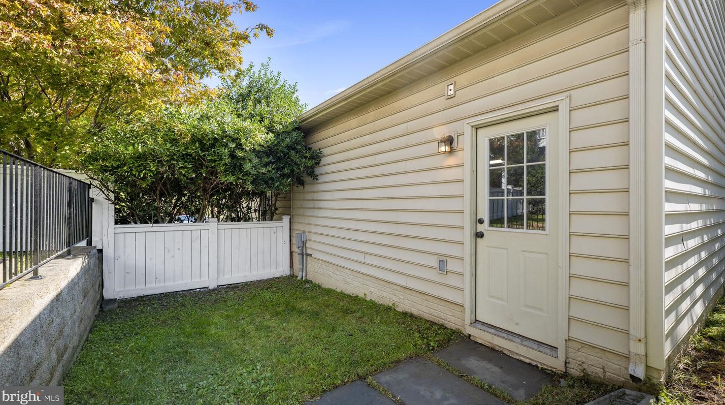 23618 General Store Dr, Clarksburg MD 20871-4322 exterior