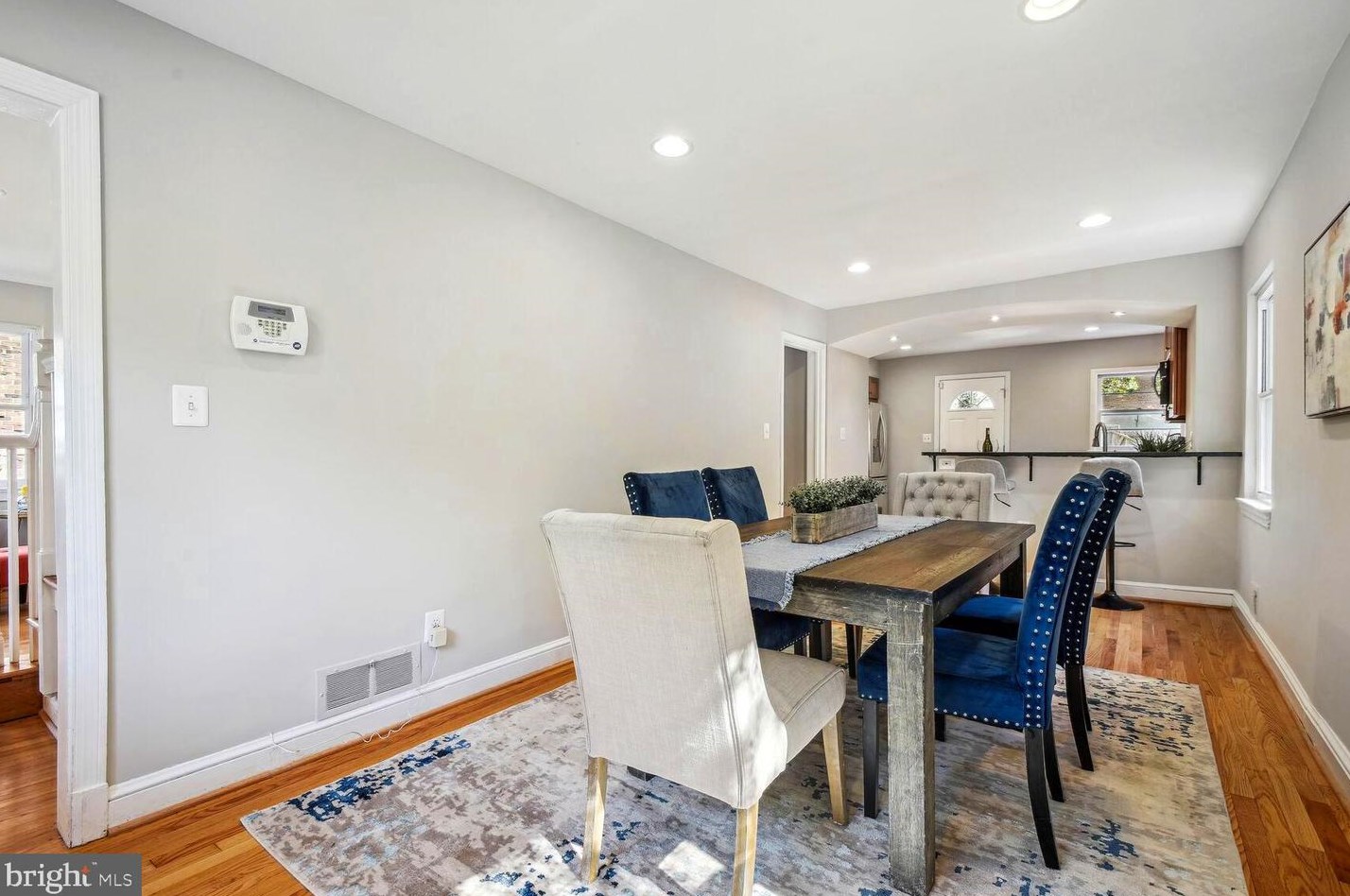 7413 Wildwood Dr, Silver Spring MD 20912-7441 exterior